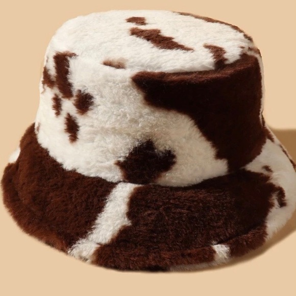 ASOS Accessories - Fluffy brown and white bucket hat
